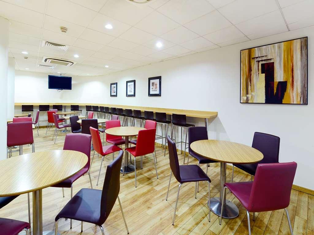 Travelodge London Euston Ресторан фото